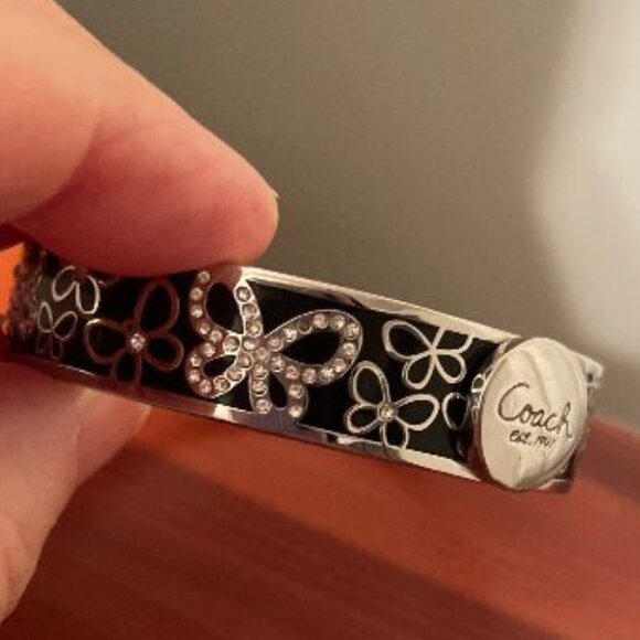 COACH BLACK AND SILVER BANGLE BOW BRACELET CLASP CLOSE RARE STYLE DISCOUNT SHIP - Picture 1 of 11